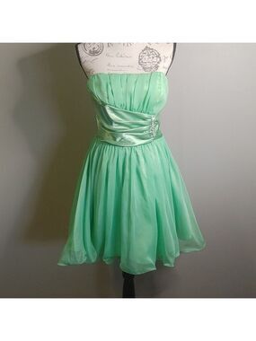 NWT Josh & Jazz Short Kiwi Green Prom Strapless Lightweight Dress 7/8